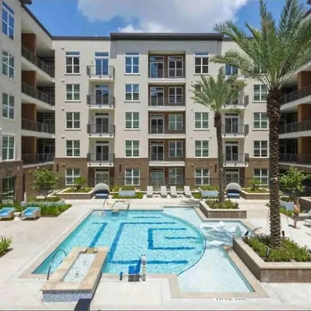 Luxury Living Downtown Houston Kingbed. Apartment